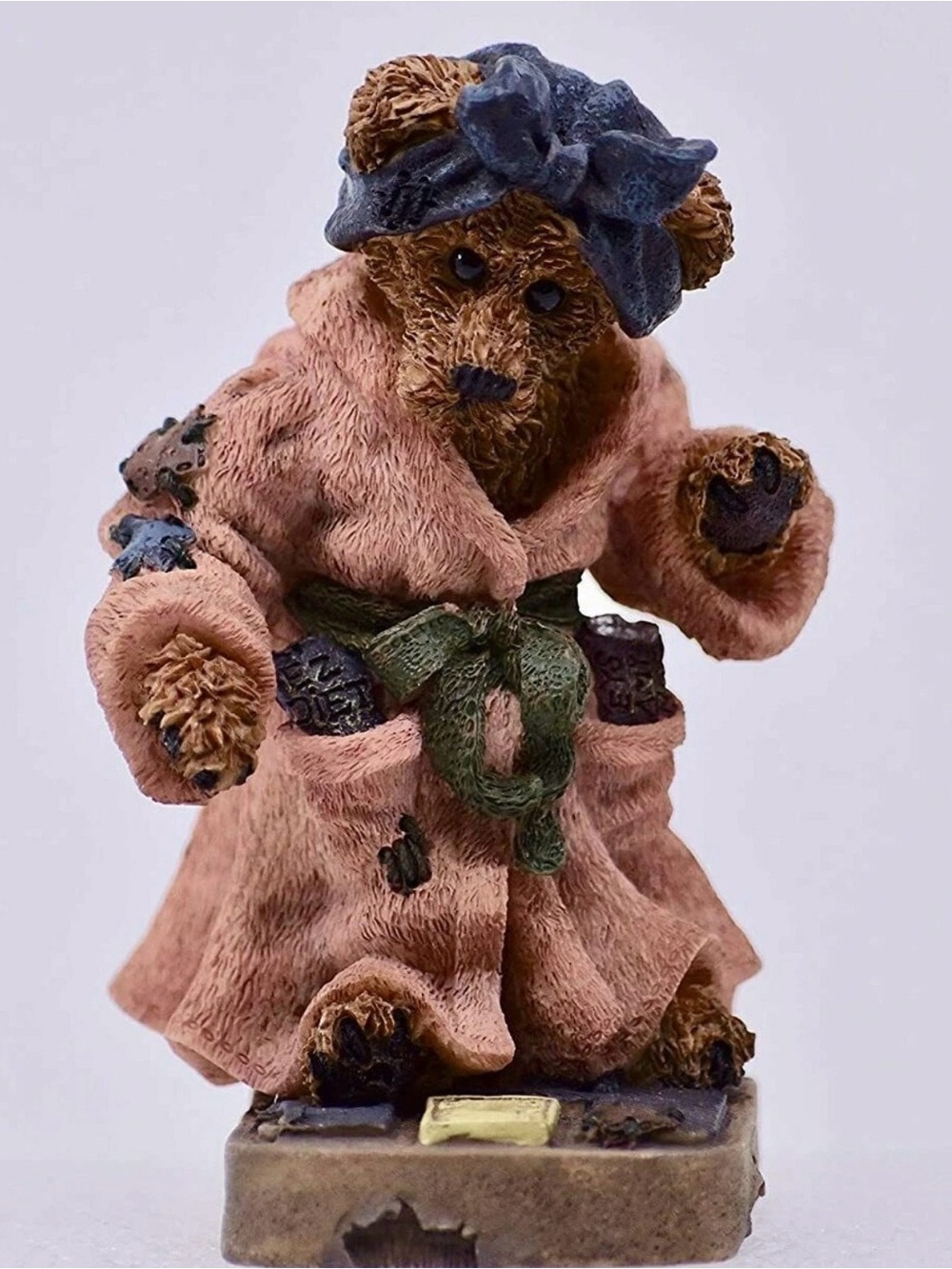 Boyds Bears Ms. Griz Saturday Night Figurine #2284 Spa Bathrobe Scale